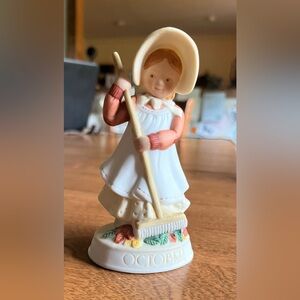 Holly Hobbie “October’s Splendor “ figurine